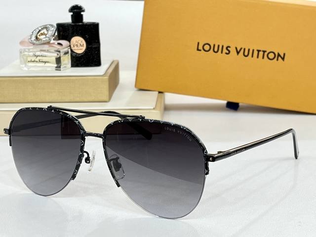 Louis Vuitto* Model Z1243 Size 60口15-145